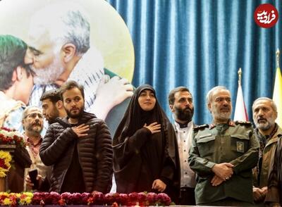 عکس/ سردار فدوی در کنار دختر و پسر سردار سلیمانی در یک مراسم | اقتصاد24