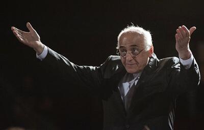 قابی از محمد سریر در حال نواختن «ای ایران»/ آلزایمر هم حریف فراموشی این ملودی نشد + فیلم