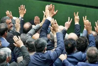 هشدار روزنامه اصولگراها به تندروها: اگر سقف خانه ترک بردارد، آوار بر سر همه خواهد ریخت