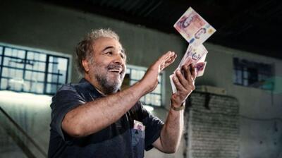 نگاهی به دکوراسیون خانه جدید رضا عطاران از مبلمان شیک، تراس و آشپزخانه مجهز