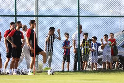 حضور هواداران در تمرین پیش فصل پرسپولیس در ترکیه - پارس فوتبال