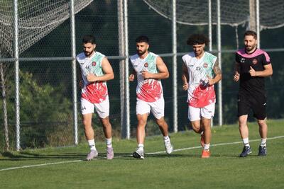بازیکنان جدید با تراکتور تمرین کردند؛ محرمی با درویش عالی تمرین کرد - پارس فوتبال