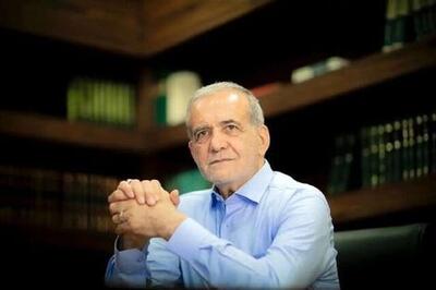 عکس بچگی مسعود پزشکیان در کنار پدر و مادرش - سبک ایده آل