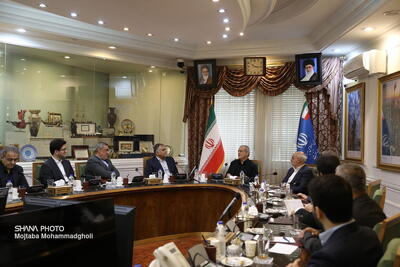 دیدار سرزده رئیس‌جمهوری از وزارت نفت/ قدردانی از عملکرد ۱۲ روزه در مدیریت جنگ