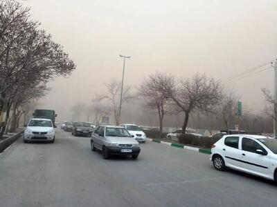 اینجا آسمان خاکیست