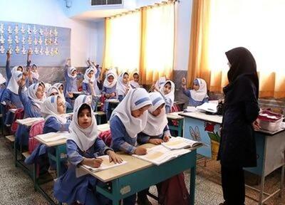 بیمه کامل برای معلمان غیردولتی از مهر؛ استخدام ۳۰ ساعته الزامی شد