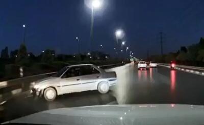 تصادف عجیب خودرو در مشهد (فیلم)