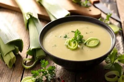 طرز تهیه سوپ جو با تره فرنگی