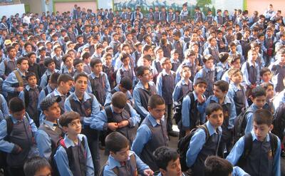 پایان سال تحصیلی و آغاز یک بازار خاموش؛ روپوش‌هایی که فقر را فریاد می‌زنند/ داستانی از فقری پنهان در آگهی‌ها | اقتصاد24