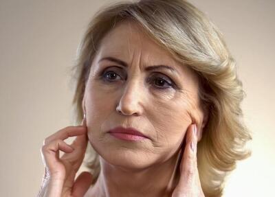 چگونه تغییرات پوست همزمان با افزایش سن را به تعویق بیاندازیم؟