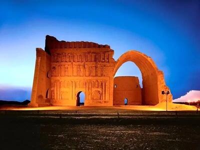 توریست‌ها در ایوان مدائن، سال ۱۹۶۲ میلادی