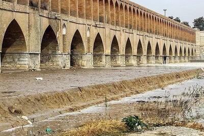 اتصال صنایع بزرگ اصفهان به منابع آبی دریا و کاهش برداشت از زاینده‌رود