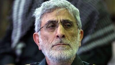 عکس / سفر در زمان / سردار قاآنی در لحظه دریافت درجه سرتیپی از رهبری