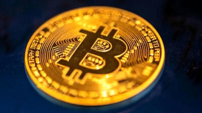 قیمت بیت کوین برای اولین بار از 121 هزار دلار گذشت