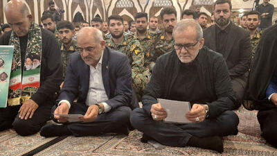 عکس حضور مسعود پزشکیان رئیس جمهور ایران در مراسم گرامیداشت شهدای جنگ 12 روزه فاتب