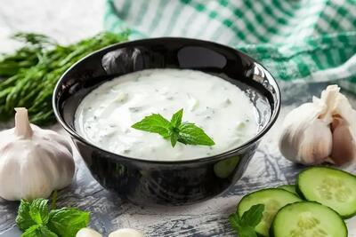 عوارض خطرناک خوردن ماست در کنار وعده‌های غذایی (فیلم)
