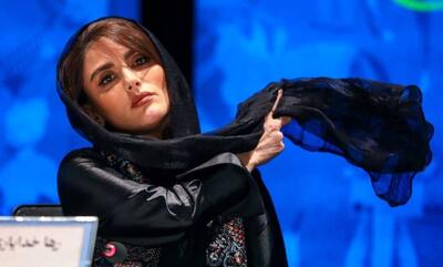 ژست‌های متفاوت رها خدایاری در کانون توجه عکاسان قرار گرفت