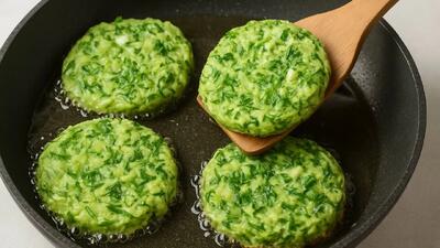 طرز تهیه کوکو سبزی رژیمی / با کدو و تخم مرغ کوکوی خوشمزه درست کنید