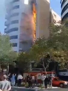 آتش سوزی در برج زمرد در بلوار ۲۹ بهمن تبریز+فیلم