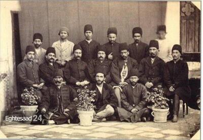 عکسی کمیاب از جوانی کمال الملک ۱۵۰ سال پیش در حضور سلطان صاحبقران | اقتصاد24