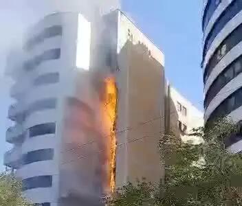 ببینید| حریق برج زمرد مقابل دانشگاه تبریز مهار شد