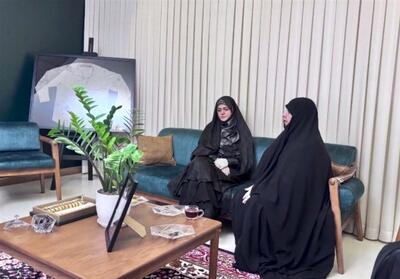 دیدار دختر رئیس‌جمهور با خانواده شهید حاجی زاده