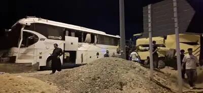 7 مصدوم؛ ارمغان حادثه برخورد کمباین و اتوبوس در جاده اراک به توره