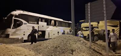 برخورد کمباین و اتوبوس در جاده اراک به توره هفت مصدوم برجای گذاشت