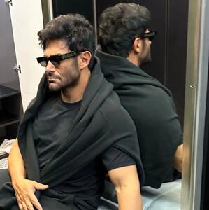 رضا گلزار با شورتک در لامبورگینی آونتادور غوغا کرد!/ عکس