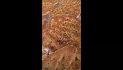 راز محبوبیت نان شیرمال زعفرونی؛ هنرنمایی نانوای اصفهانی که همه را مشتری دائمی کرد