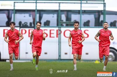 کلیپ ؛ همراهی هواداران پرسپولیس در ترکیه با بازیکنان این تیم در تمرین