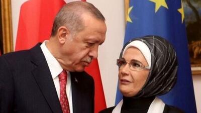 فیلم گریه‌های تمام‌نشدنی همسر زیبای اردوغان در آغوش رئیس‌جمهور /  دلیل  اشک‌های ملکه امینه  چه بود؟