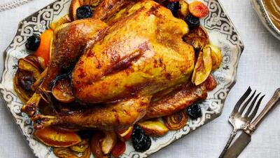 طرز تهیه مرغ شکم پر به روش مجلسی خوشمزه و لذیذ