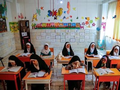 ساعت کاری معلمان مدارس غیردولتی و بیمه کامل آنها از مهرماه اجرایی می‌شود