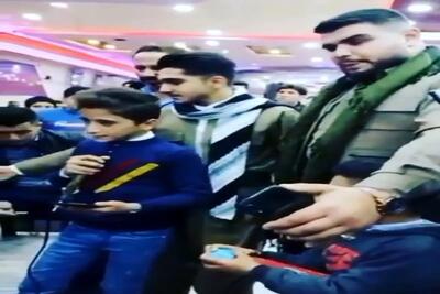 آواز محلی؛ پسربچه با صدای ملکوتی چنان کردی خوند همه بزرگان مجلس با افتخار نگاهش میکنن