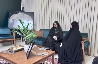 عکس: دختر پزشکیان در منزل سرداران شهید رشید و حاجی‌زاده