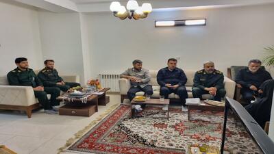 دیدار جمعی از فرماندهان ماهدشت با خانواده شهید والامقام عبدالحمید مینوچهر + عکس