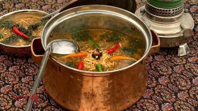 طرز تهیه آش غوره؛ آموزش کامل یک آش سنتی و تابستانی خوش‌طعم | زرچین