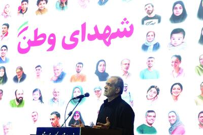 تجلیل از کارکنان وزارت کار با حضور رئیس‌جمهور