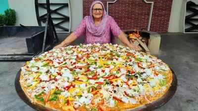 طرز پخت یک پیتزای غول پیکر به روش مادربزرگ مشهور (فیلم)