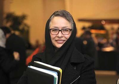 نگاه روز | قابی زیبا از آزیتا حاجیان بدون آرایش با موهای سفیدش