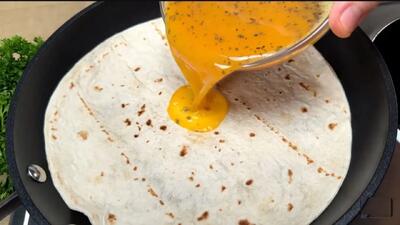 طرز تهیه ساندویچ با نان لواش و تخم مرغ / با خوشمزه ترین پیتزاهای دنیا رقابت می کنه