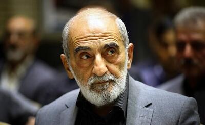 حسین شریعتمداری: چرا هر بار از پیشنهاد بستن تنگه هرمز می‌نویسم، مسخره‌ام می‌کنید؟
