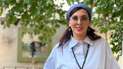استایل متفاوت لیلا بلوکات با کت مجلسی و دامن شلواری در سریال  از یاد رفته ها