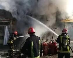 انبار رنگ در اراک طعمه حریق شد / هیچ انفجاری  رخ نداده است