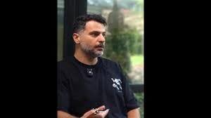 کنایه جالب رپرِ جنجالی به پوتین در برنامه علی ضیاء:  پوتینی که توی جنگ به درد نخوره، دمپاییه!   / ویدئو