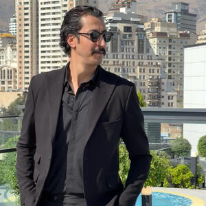 از اولین ویدیو از فیلم سینمایی مرد عینکی با بازی بهرام افشاری تا رونمایی از لوگو موشین فیلم زن و بچه