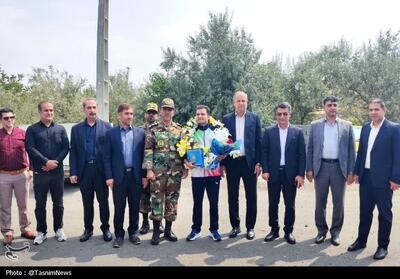 استقبال از قهرمان موی‌تای جهان در سنندج + تصویر - تسنیم