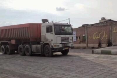 تریلی با راننده ۱۳ساله در محور یزد_میبد متوقف شد