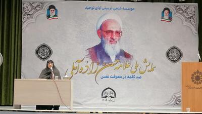 بانوان، ستون‌های تربیت معرفتی در جامعه اسلامی هستند